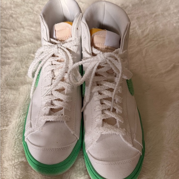 Nike Blazer Mid 77 Women's Sneakers - White and Green Fade - Picture 4 of 6